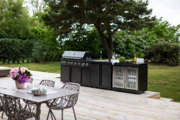 Black Collection - Free-standing gas grill with 6 burners and infrared system.