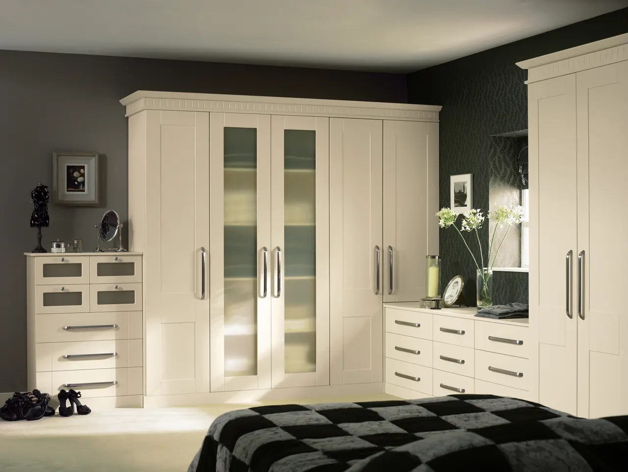 Warwick in Ivory (bedroom) kitchen
