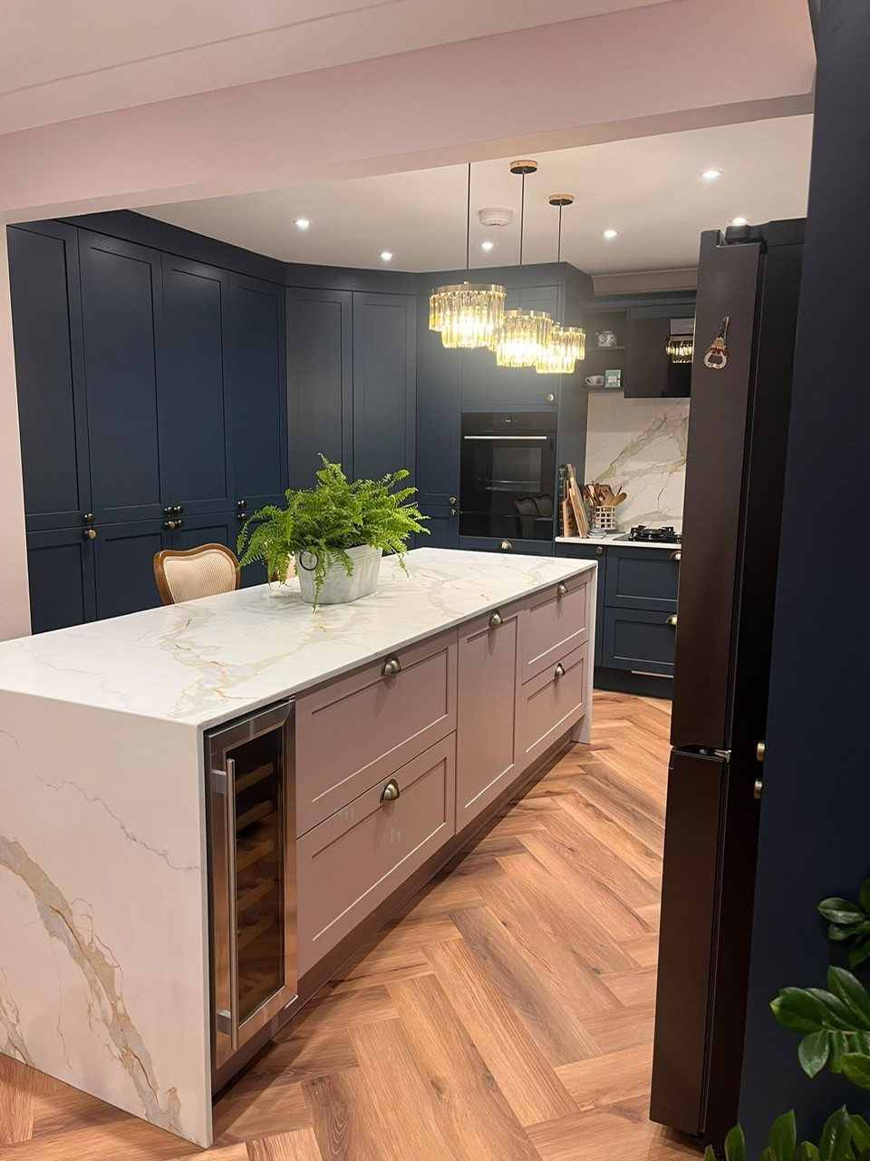 Dry Rose island with a waterfall marble-effect worktop in front of Hartforth Blue tall units