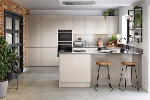 Remo Gloss Handleless kitchen by Second Nature