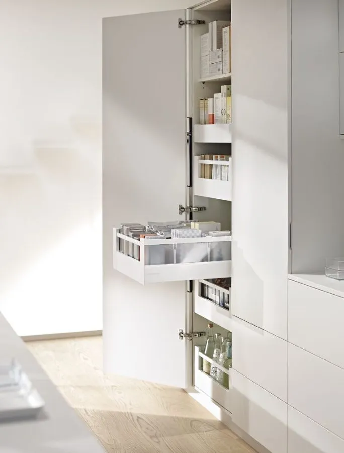 Assembled TANDEMBOX antaro SPACE TOWER larder in White with frosted glass
