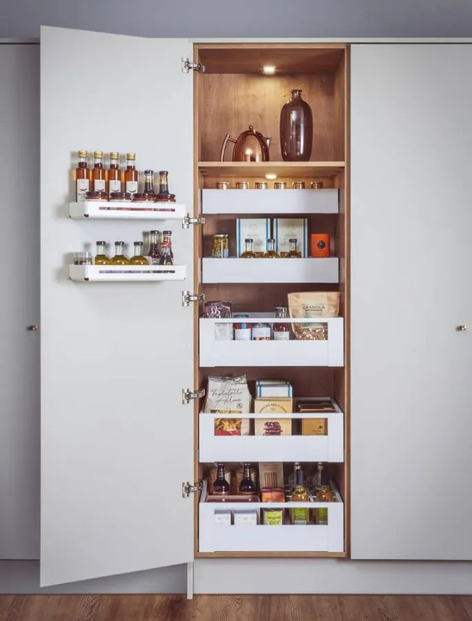 LEGRABOX SPACE TOWER Pantry larder in Silk white matt