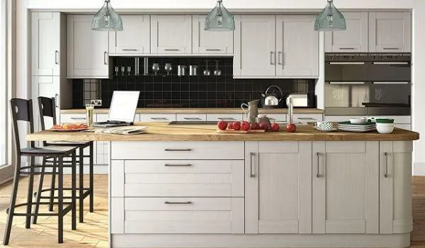 Wilton Shaker kitchen, Light Grey