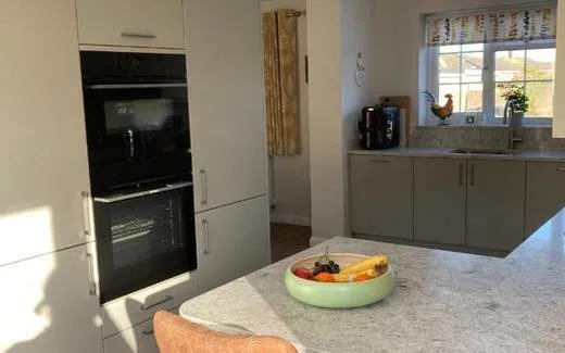 Zola Matt Handleless kitchen, Zola Matte in Stone · Stone