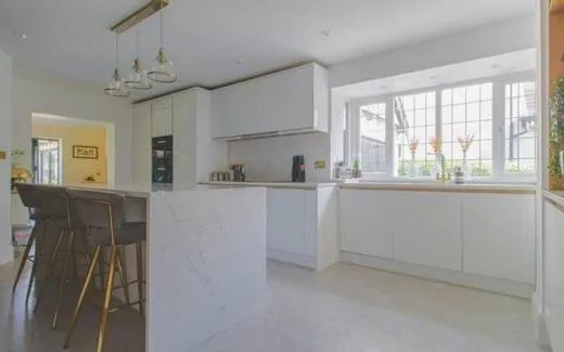Zola Gloss Handleless kitchen, Zola Gloss in White · White