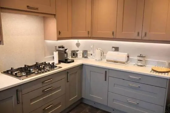 Fitzroy kitchen, Fitzroy Silver Grey & Dry Rose · Silver Grey, Dry Rose