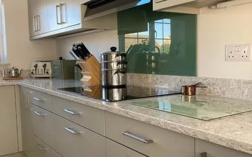 Zola Matt Handleless kitchen, Zola Matte in Stone · Stone