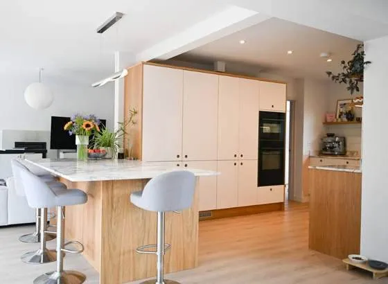 Porter Matt Handleless kitchen, Porter Outline Chalk · Chalk