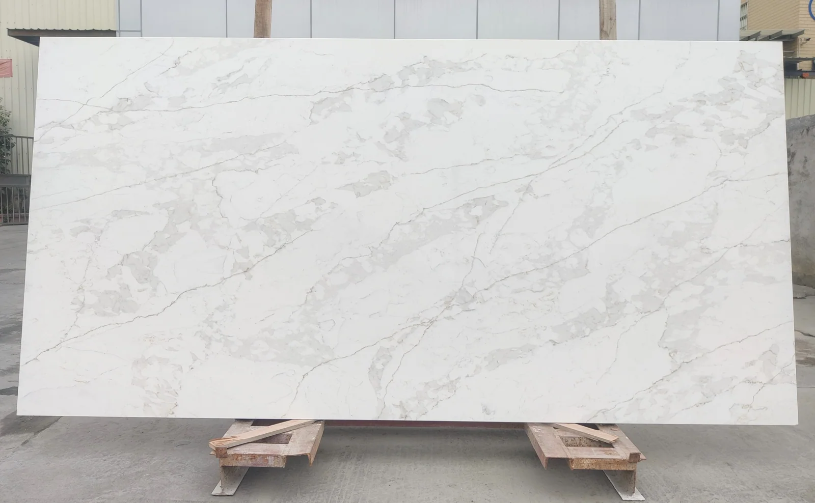 Arabescato Oro quartz kitchen worktop
