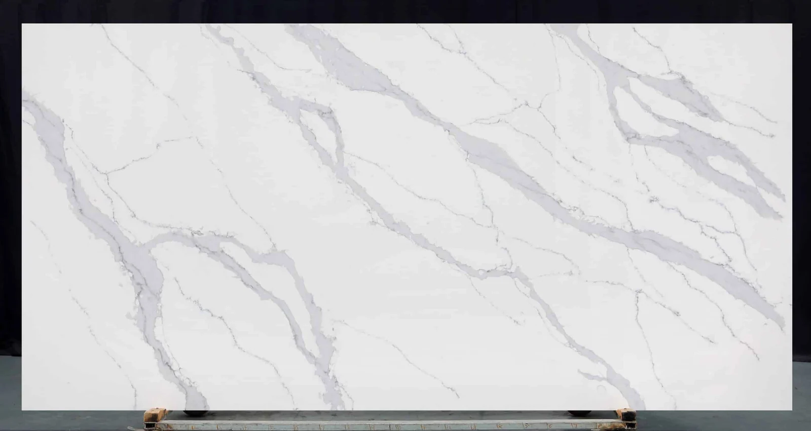 Calacatta Lusso quartz kitchen worktop